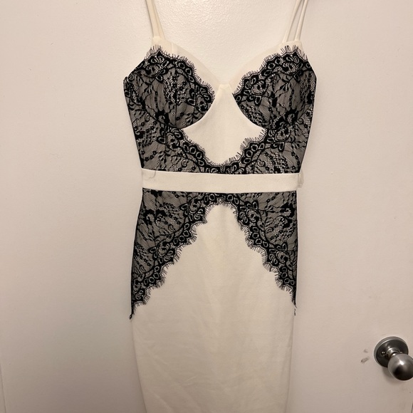 Sexy and classy white dress - Picture 1 of 1